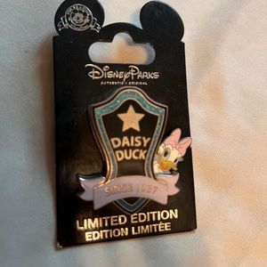 Daisy Disney pin 80th birthday rare limited edition